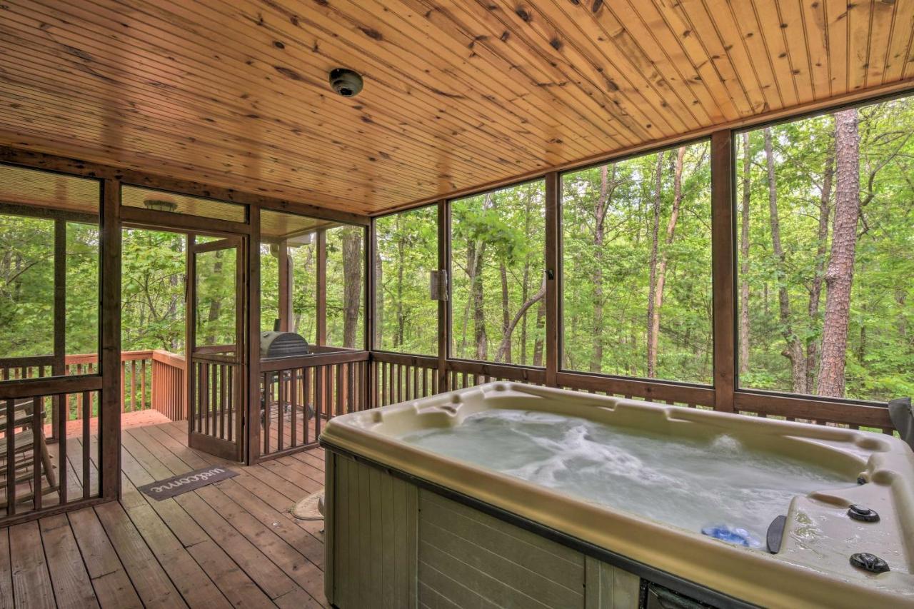 The Honeybee Cabin With Private Porch And Hot Tub Clarkesville Екстериор снимка