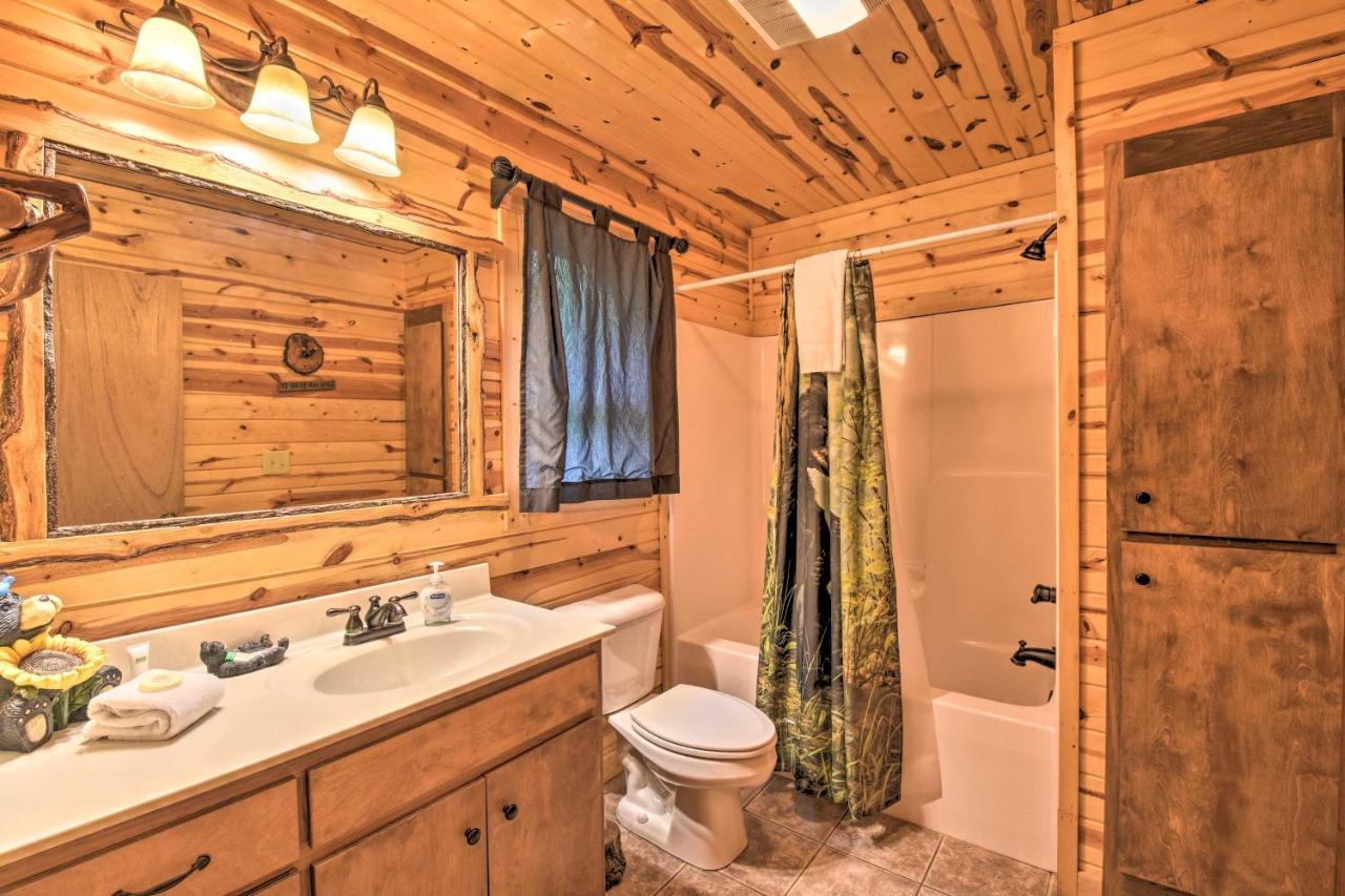 The Honeybee Cabin With Private Porch And Hot Tub Clarkesville Екстериор снимка
