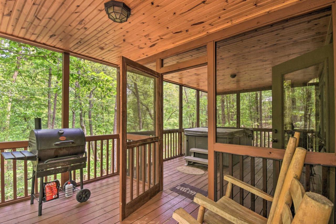 The Honeybee Cabin With Private Porch And Hot Tub Clarkesville Екстериор снимка