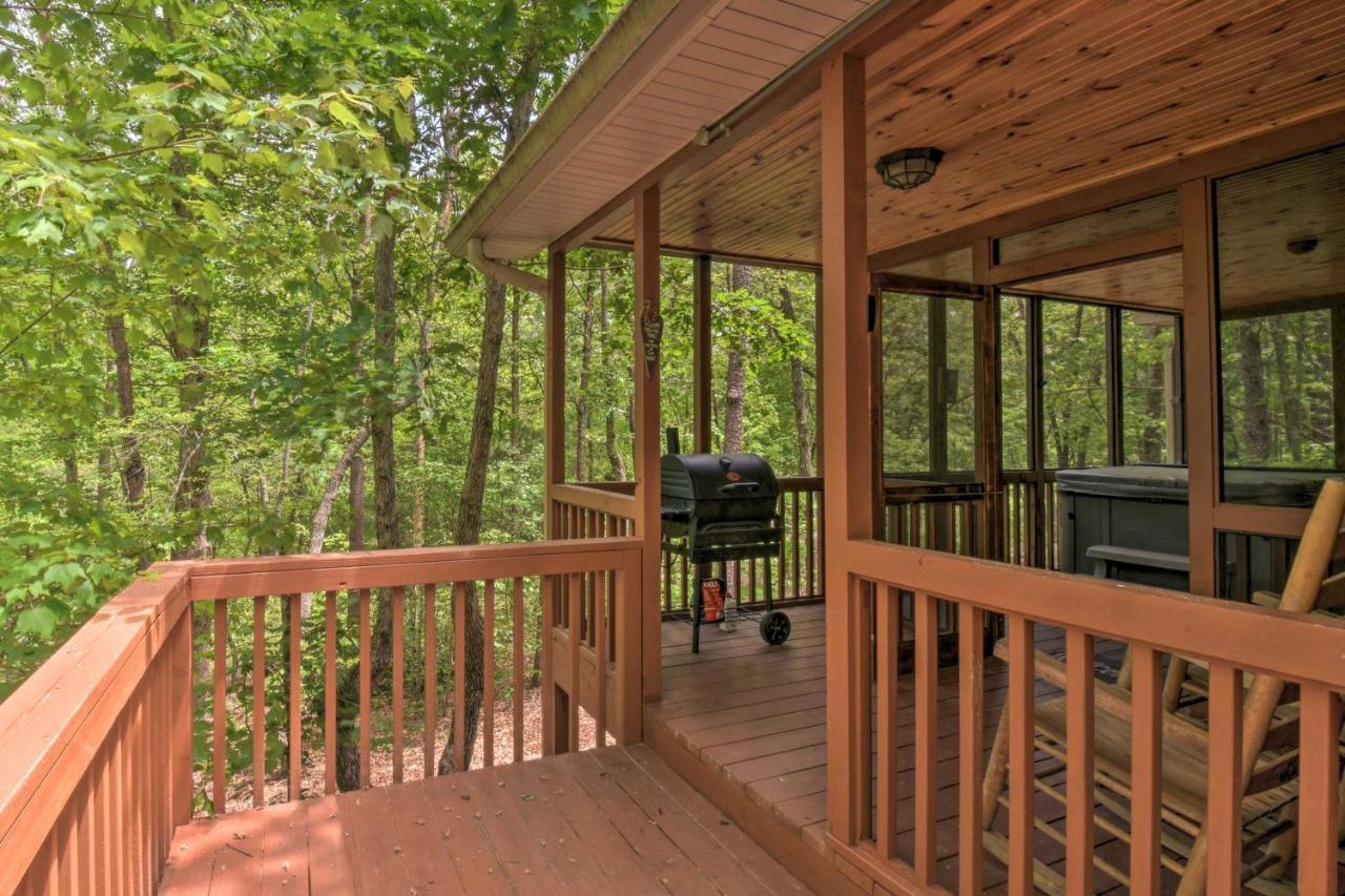 The Honeybee Cabin With Private Porch And Hot Tub Clarkesville Екстериор снимка